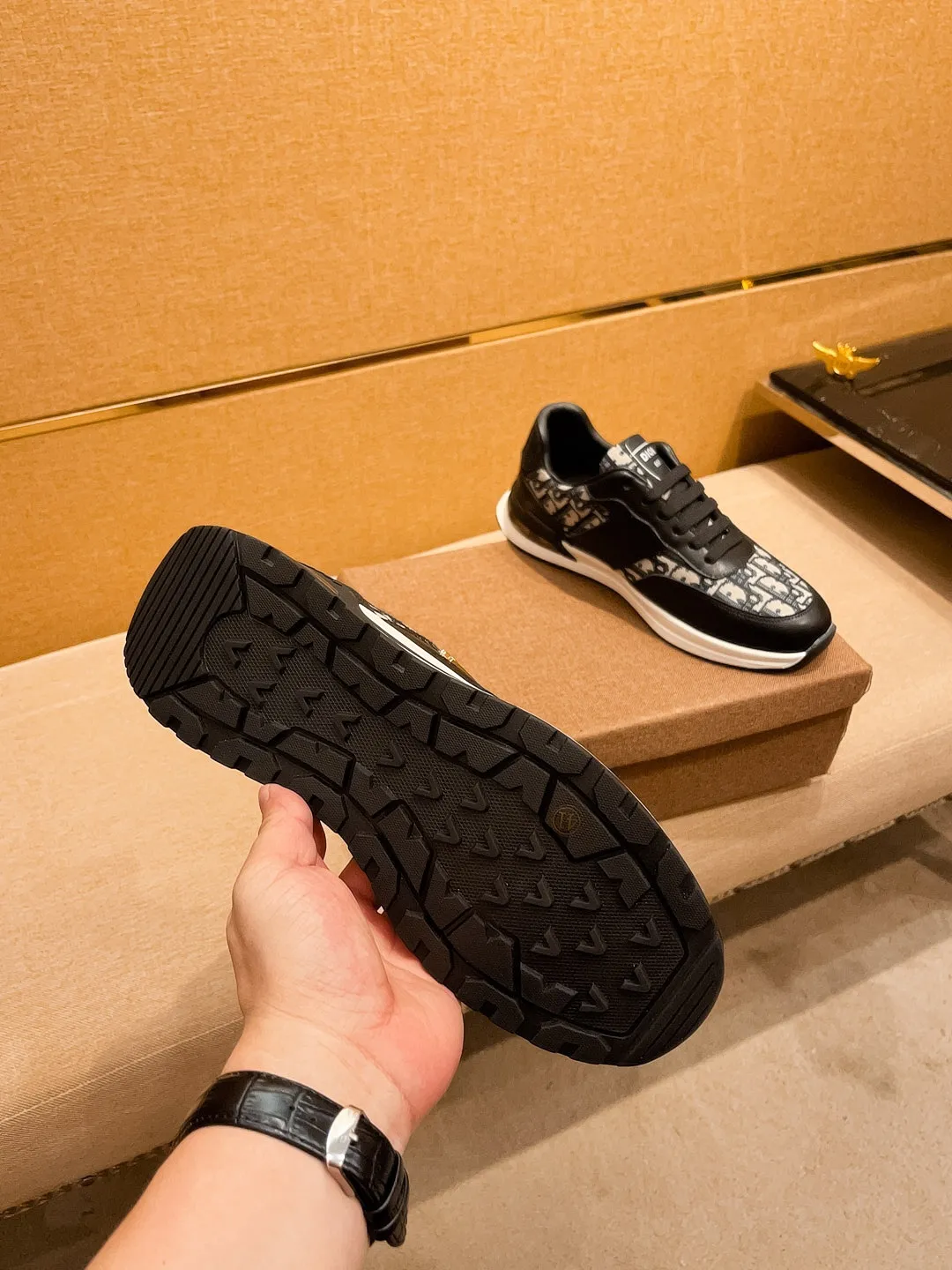 Men's shoes💰 420💰🔥【Dior】High-end brand of men's shoes official website 1:1 latest masterpiece: the upper is made of Italian imported first-layer cowhide, comfortable and breathable lining➕original non-slip and wear-resistant outsole🔥, making walking more convenient and comfortable! An exclusive new model, a stunning work, a beautiful 1:1 replica [color] compared to the official quality! Create a fashionable personality to set off your uniqueness! A must-have for trendy men! Classic 🔥Size: 38-44 Color: 🔥Multiple colors available